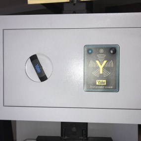 CASSAFORTE A MURO YALE ART. 392.20TW