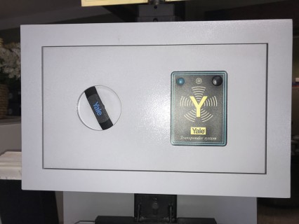 CASSAFORTE A MURO YALE ART. 392.20TW