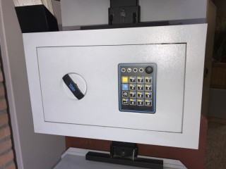 CASSAFORTE A MURO YALE ART. 392.20AT