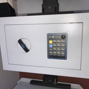 CASSAFORTE A MURO YALE ART. 392.20AT