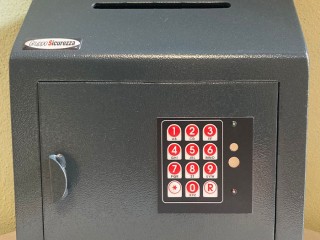 Cassaforte IDM con feritoia