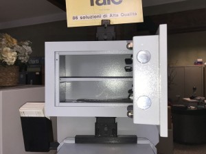 CASSAFORTE A MURO YALE ART. 392.20TW