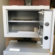 Cassaforte-a-muro-YALE-art.-394-aperta